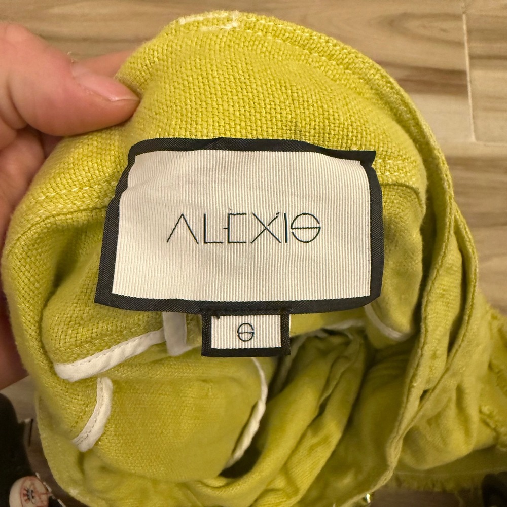 Alexis Lime Green Belted Ruffle Frayed Hem Shorts Size S Citron Linen Blend - Picture 2 of 5